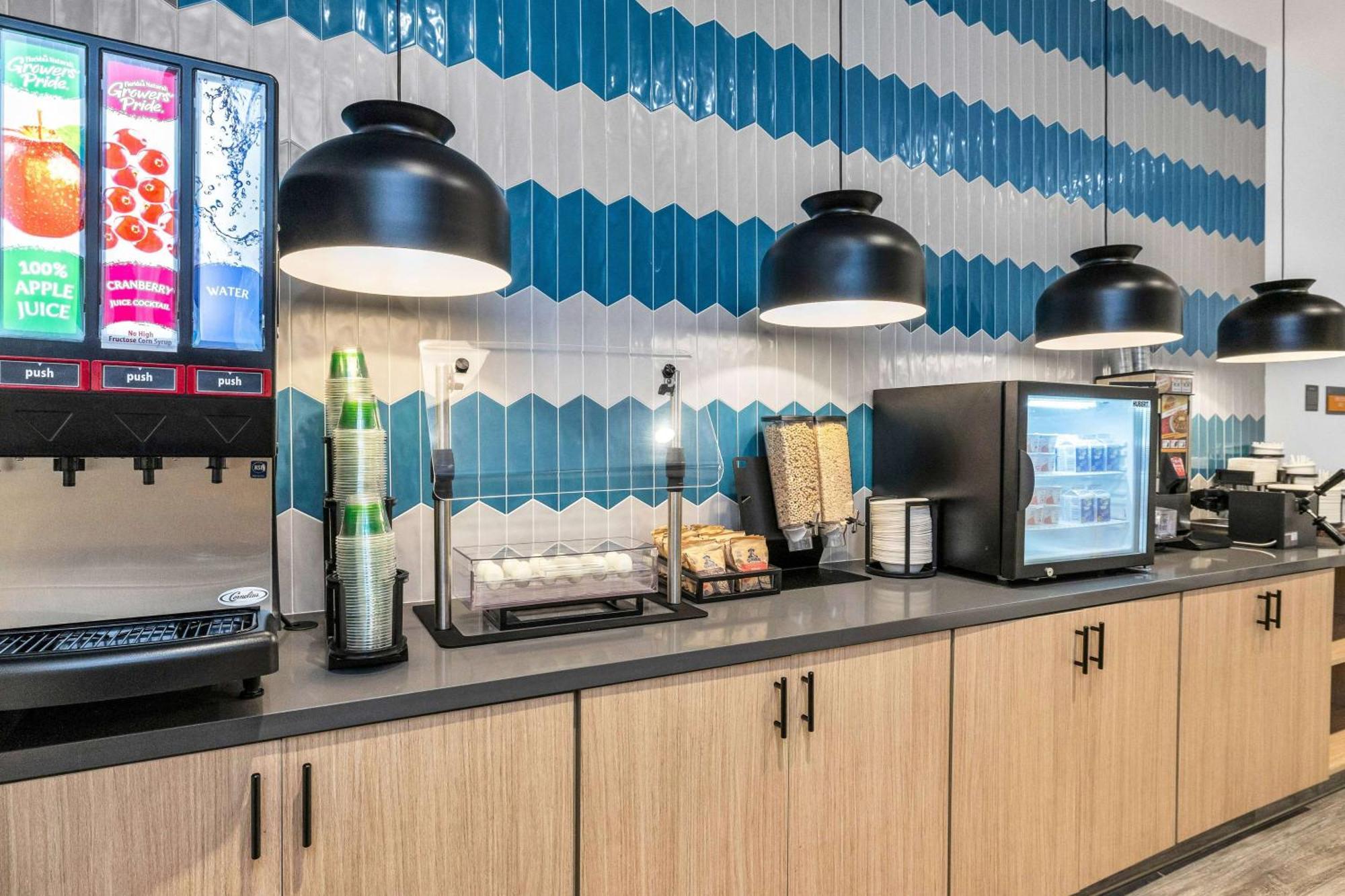 La Quinta Inn & Suites By Wyndham San Jose Airport-Downtown Esterno foto