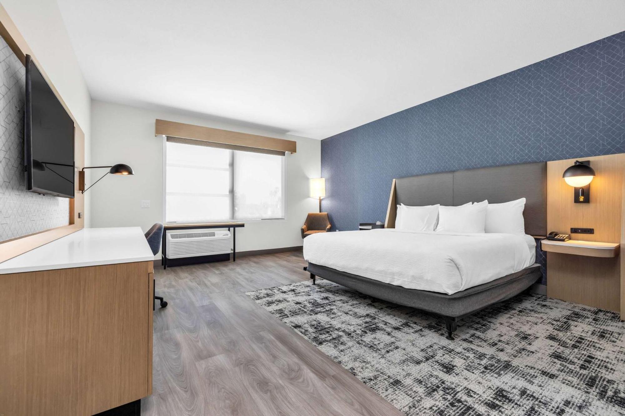 La Quinta Inn & Suites By Wyndham San Jose Airport-Downtown Esterno foto