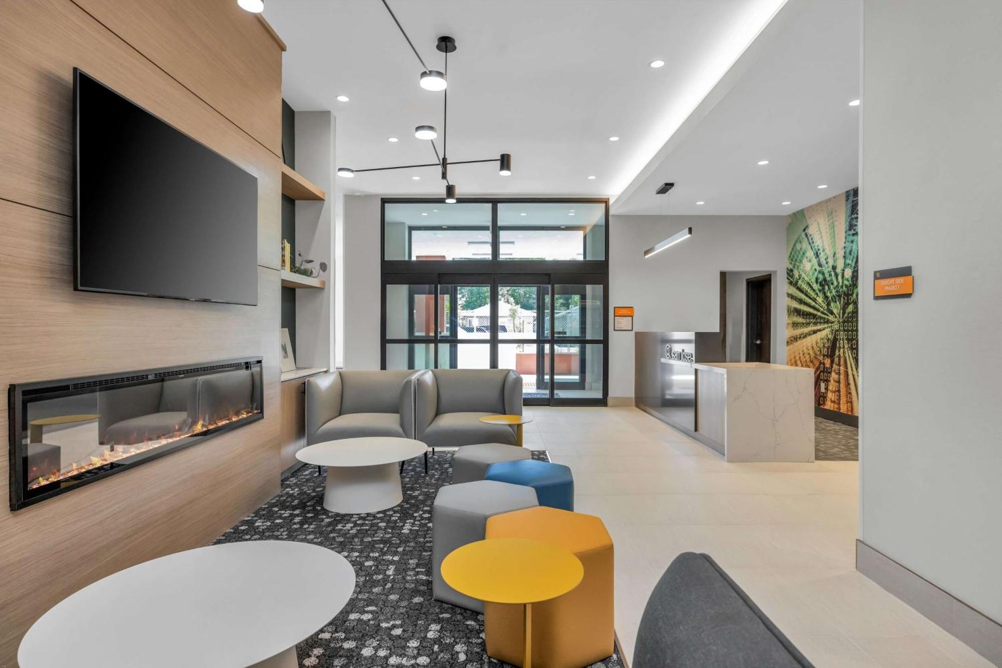 La Quinta Inn & Suites By Wyndham San Jose Airport-Downtown Esterno foto